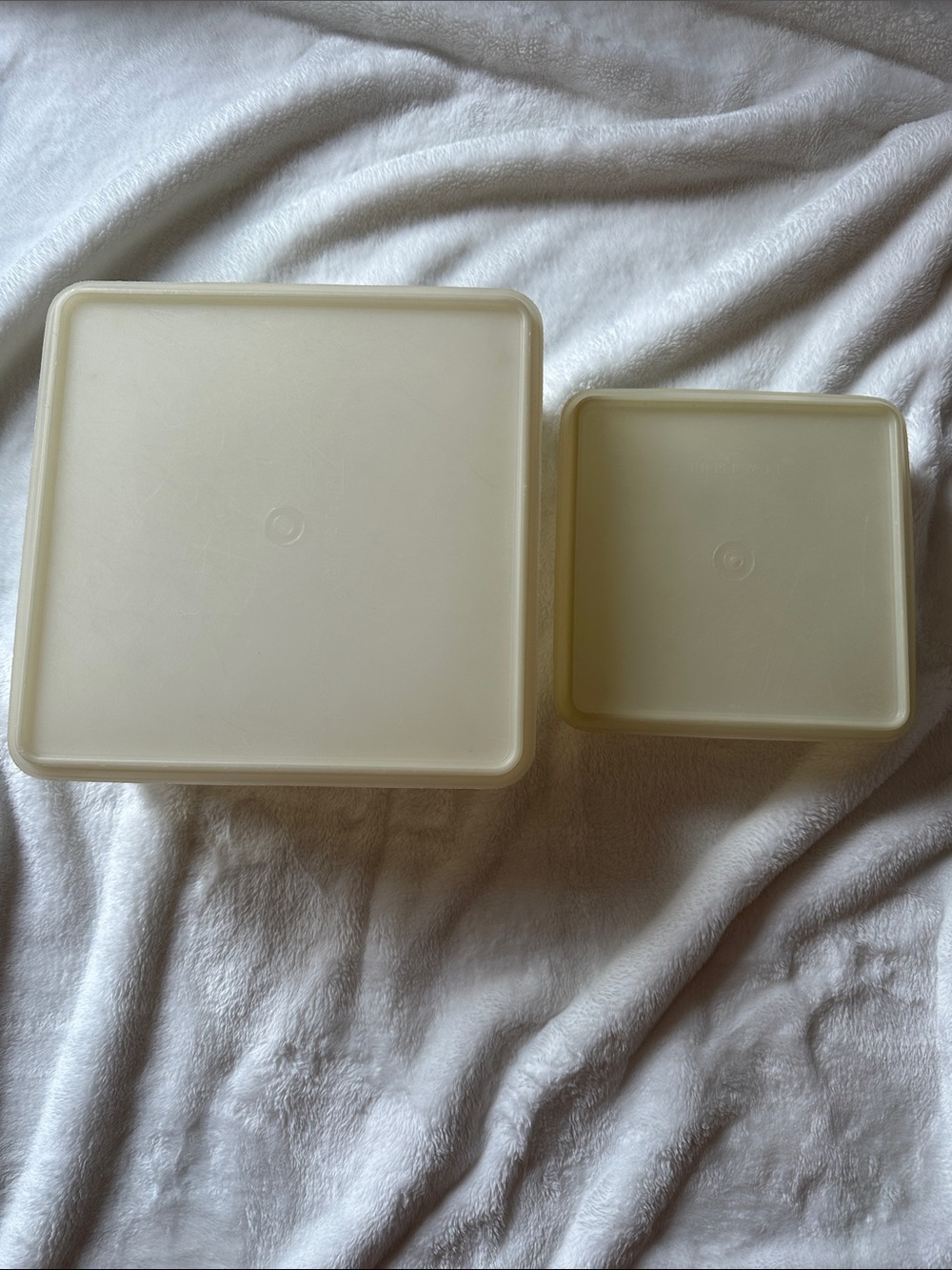 TUPPERWARE Vintage 1970’s Cream Square Food Storage Containers Set of 2 Classic!